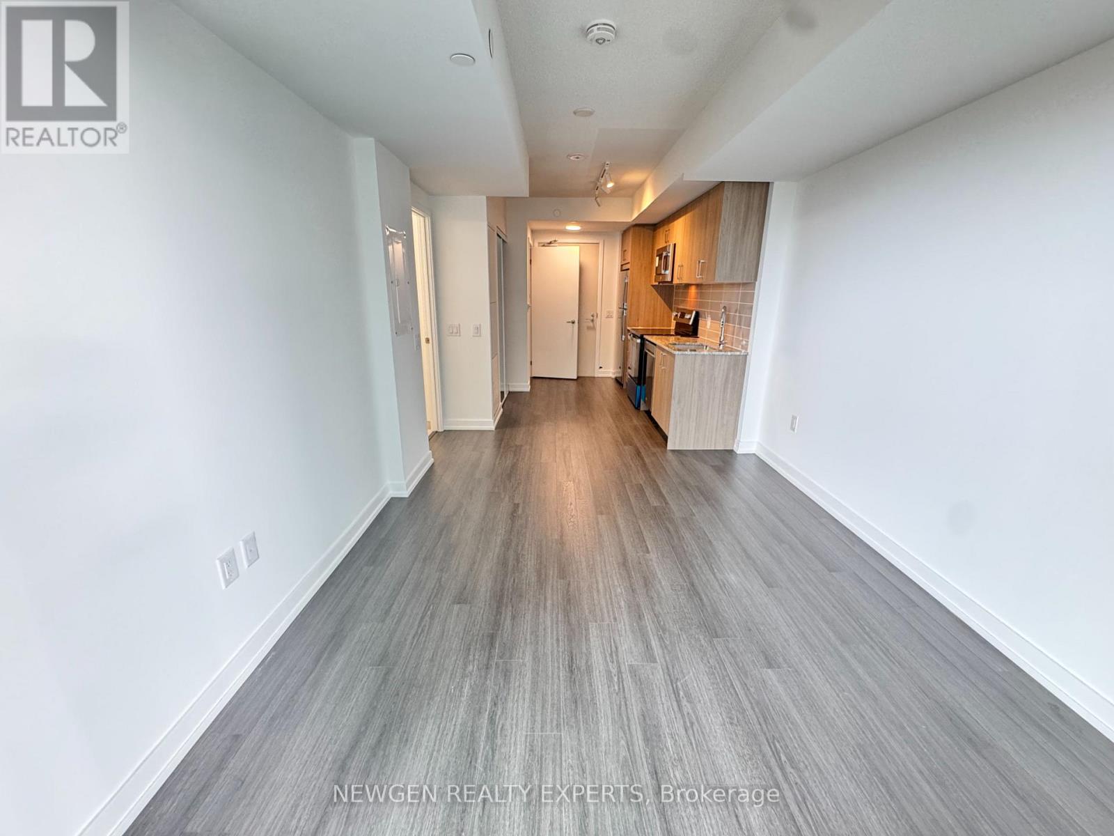 4010 Eglinton Avenue West — photo 10