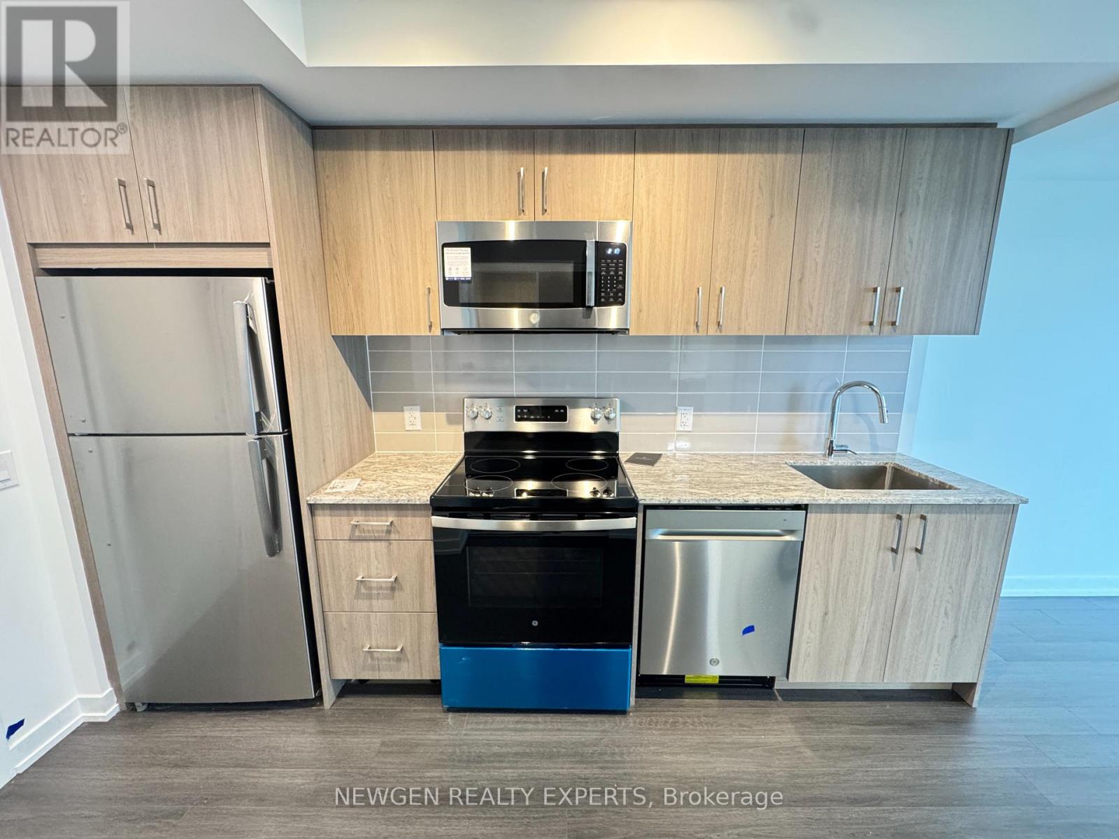 4010 Eglinton Avenue West — photo 4