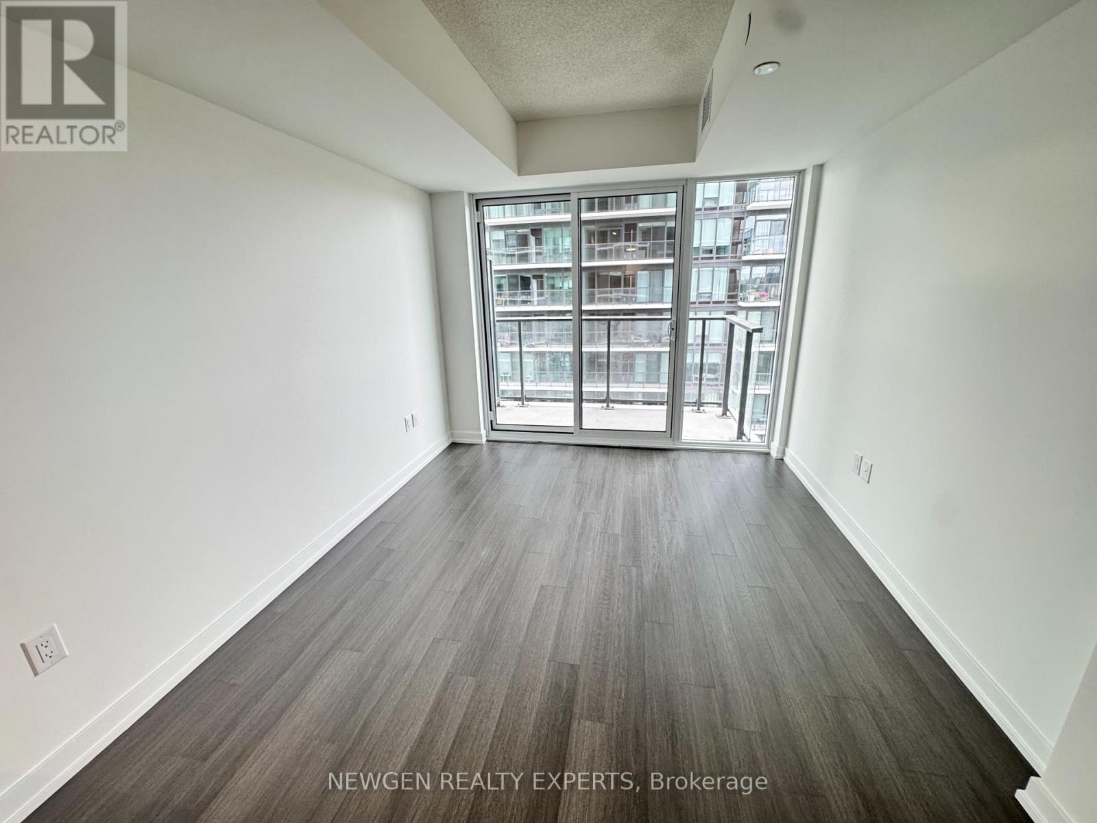 4010 Eglinton Avenue West — photo 8