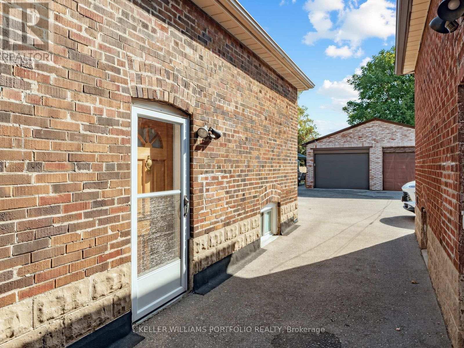 163 Lambton Avenue, Toronto, ON photo 27