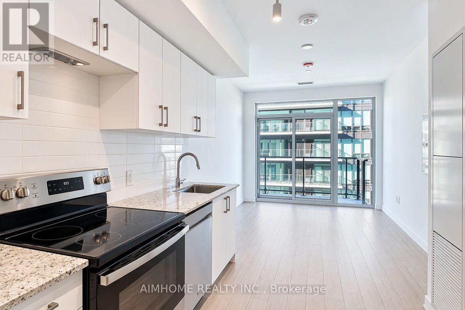 4010 Eglinton Avenue West — photo 8