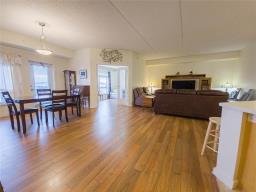 323 457 9th., Street, Brandon, MB R7A3K8 Photo 11