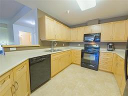 323 457 9th., Street, Brandon, MB R7A3K8 Photo 6