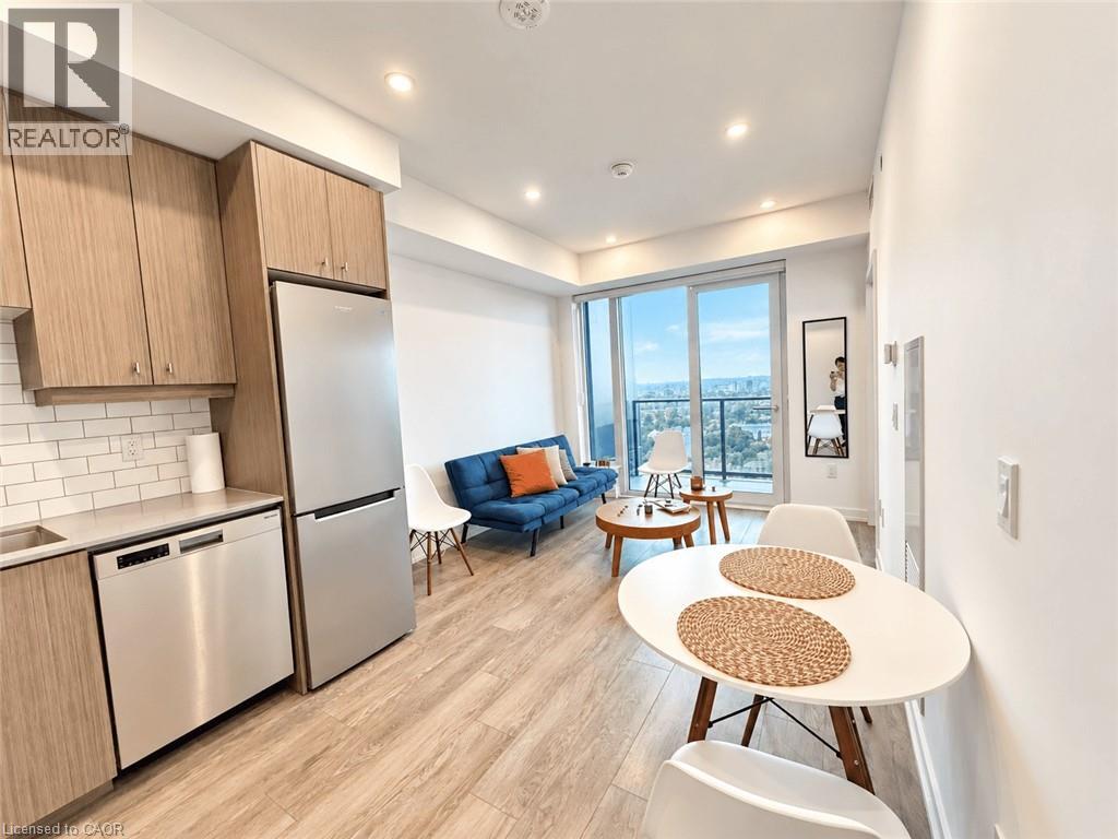 15 Wellington Street South — photo 13
