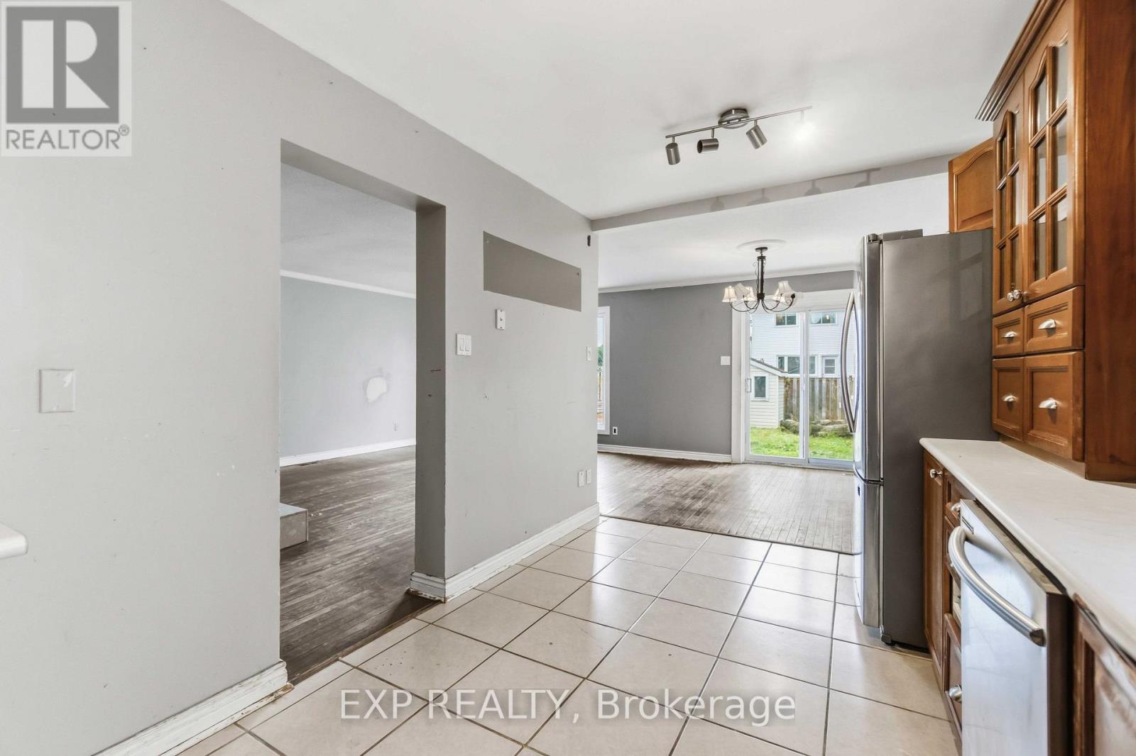 7 FULHAM COURT - 12