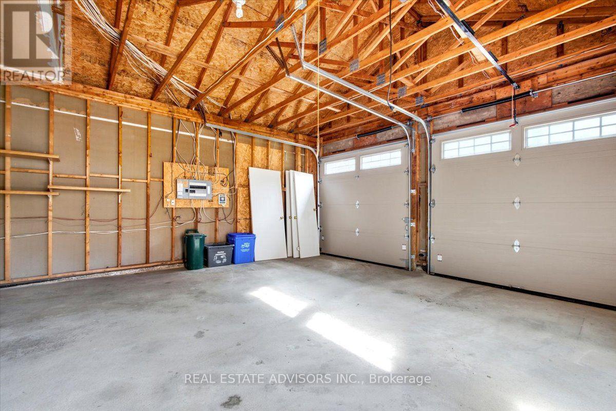 64 ACORN CRESCENT - 34