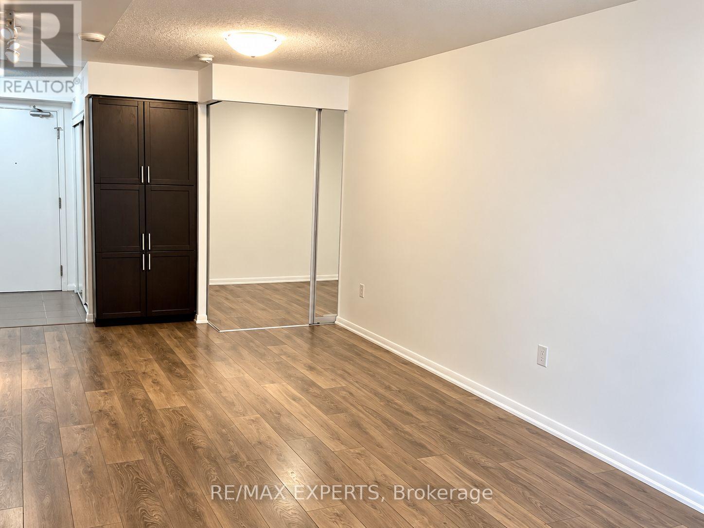 830 Lawrence Avenue West — photo 4