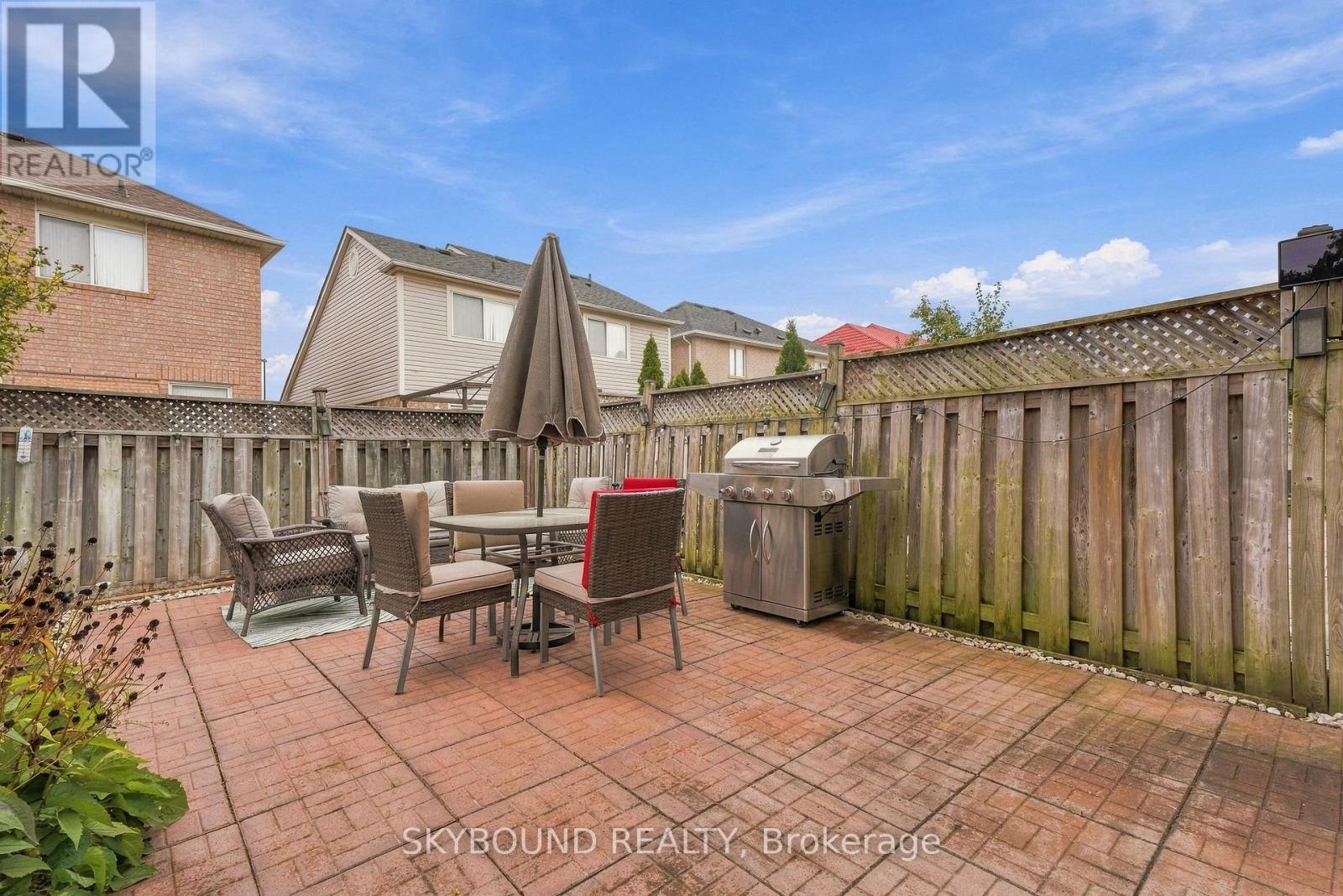 51 THORPE CRESCENT - 35
