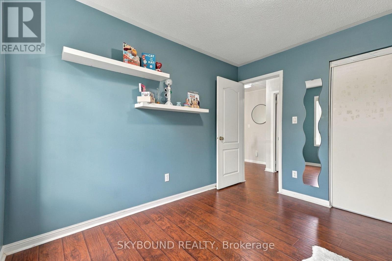 51 THORPE CRESCENT - 23