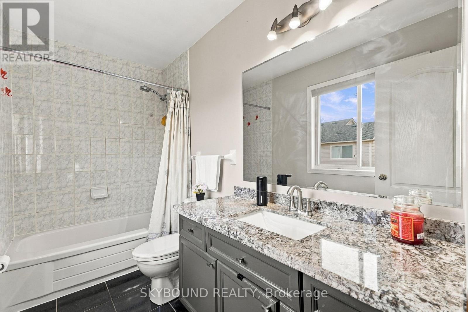 51 THORPE CRESCENT - 27