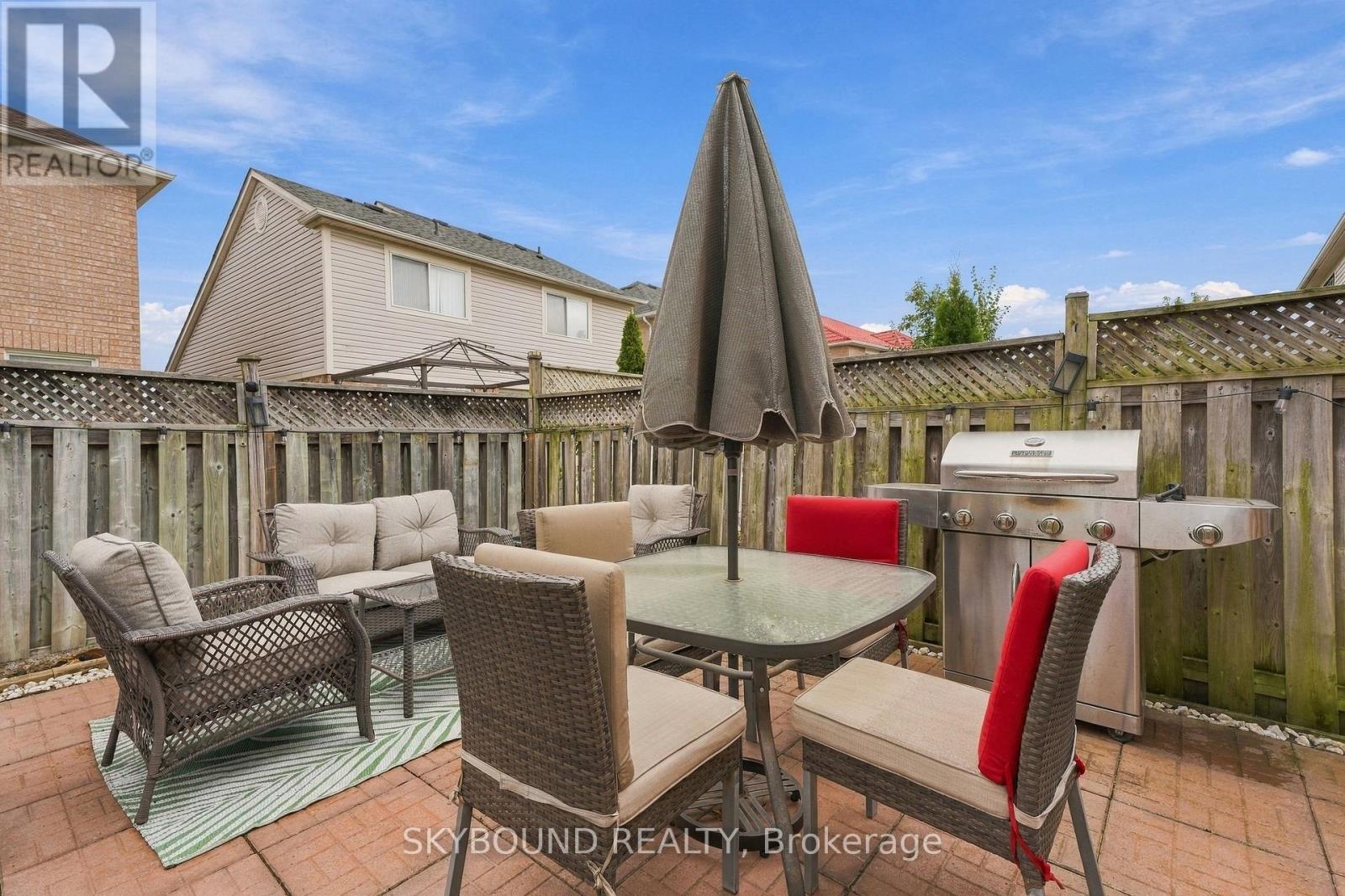 51 THORPE CRESCENT - 40