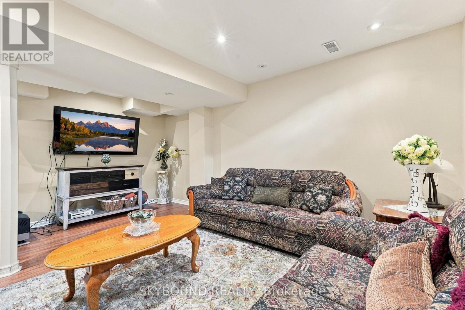 51 THORPE CRESCENT - 28
