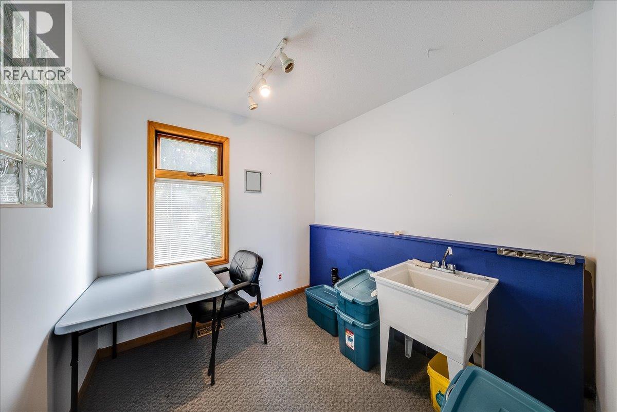  2009 Columbia Avenue, Castlegar - Image 1