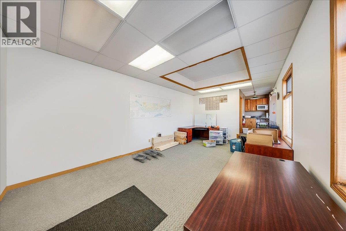  2009 Columbia Avenue, Castlegar - Image 1