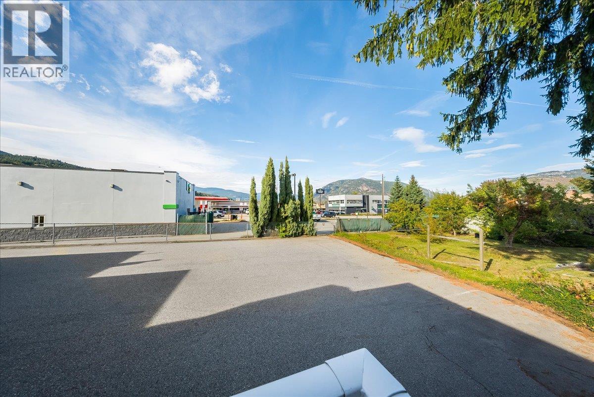  2009 Columbia Avenue, Castlegar - Image 1
