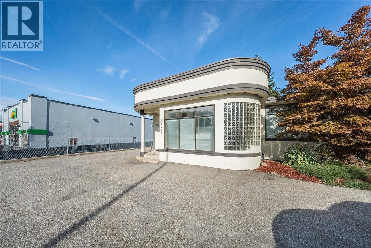  2009 Columbia Avenue, Castlegar - Image 1