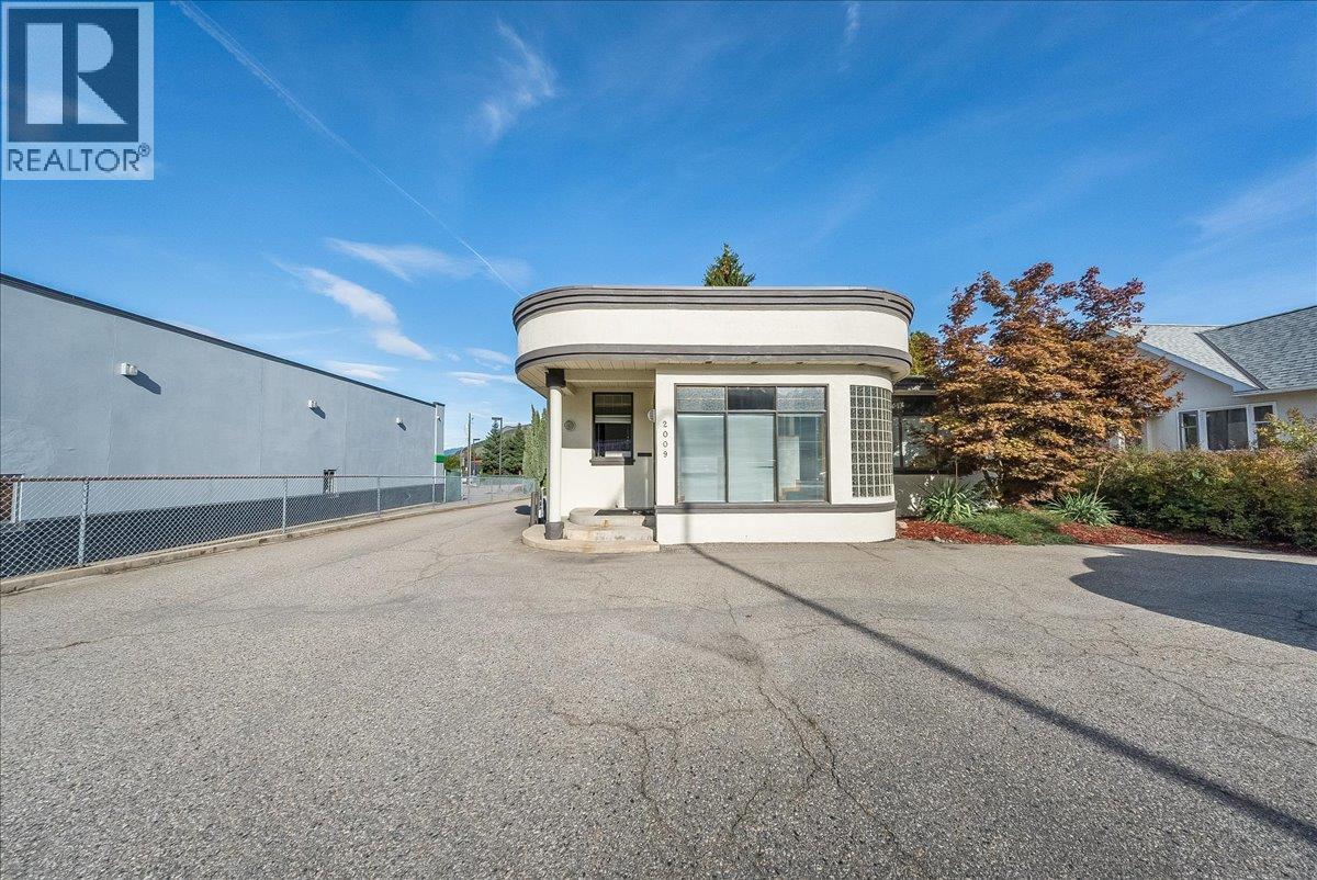  2009 Columbia Avenue, Castlegar - Image 1