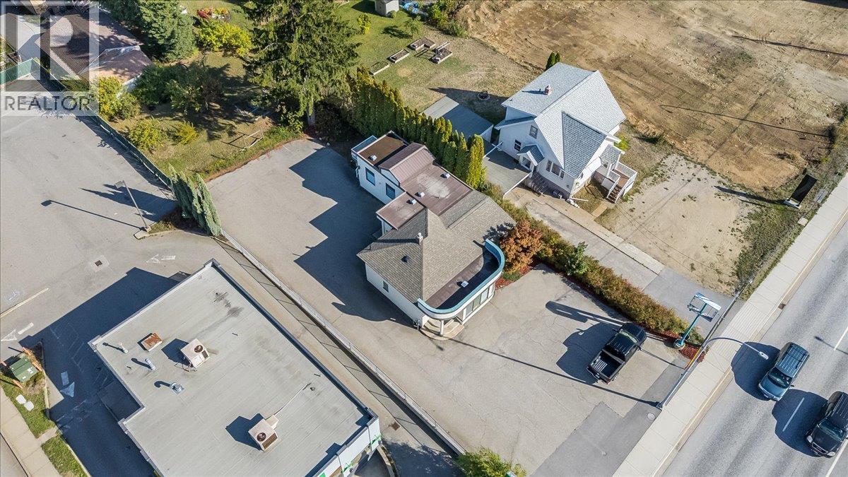  2009 Columbia Avenue, Castlegar - Image 1