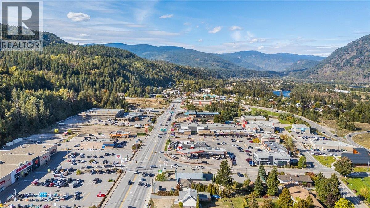  2009 Columbia Avenue, Castlegar - Image 1