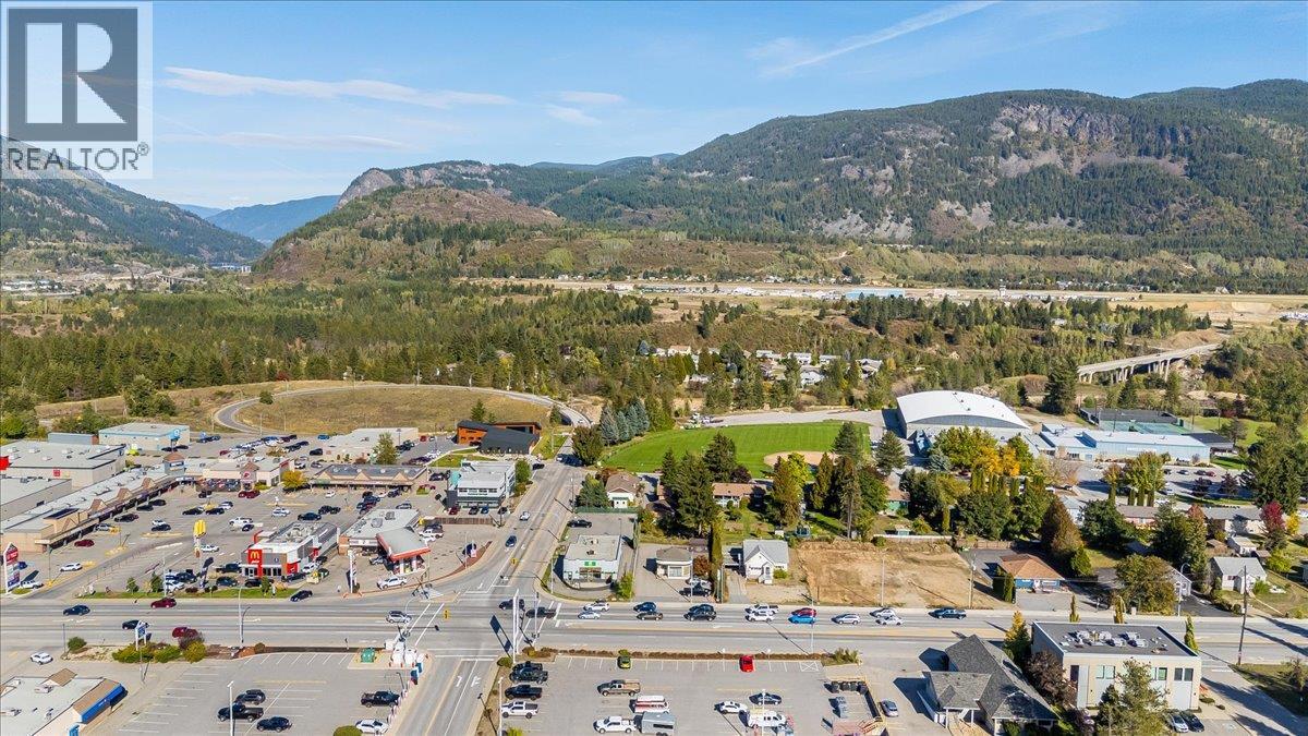  2009 Columbia Avenue, Castlegar - Image 1