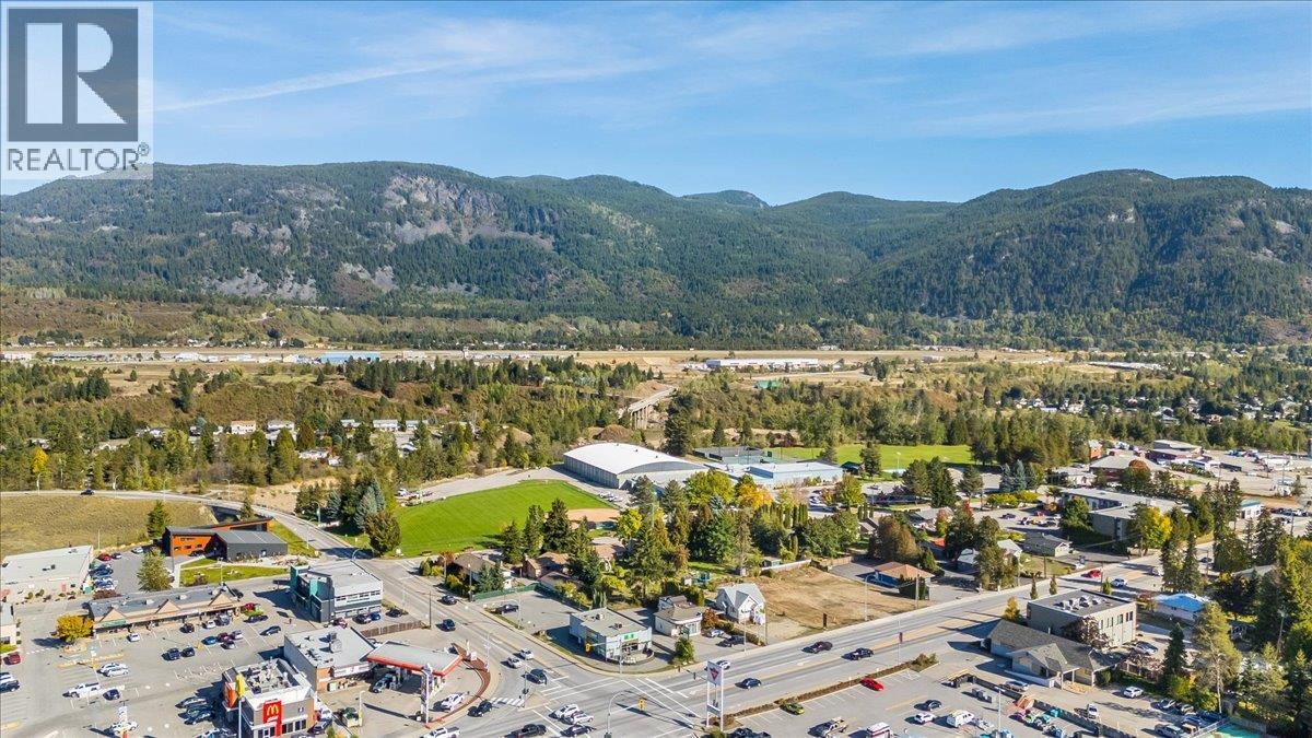  2009 Columbia Avenue, Castlegar - Image 1