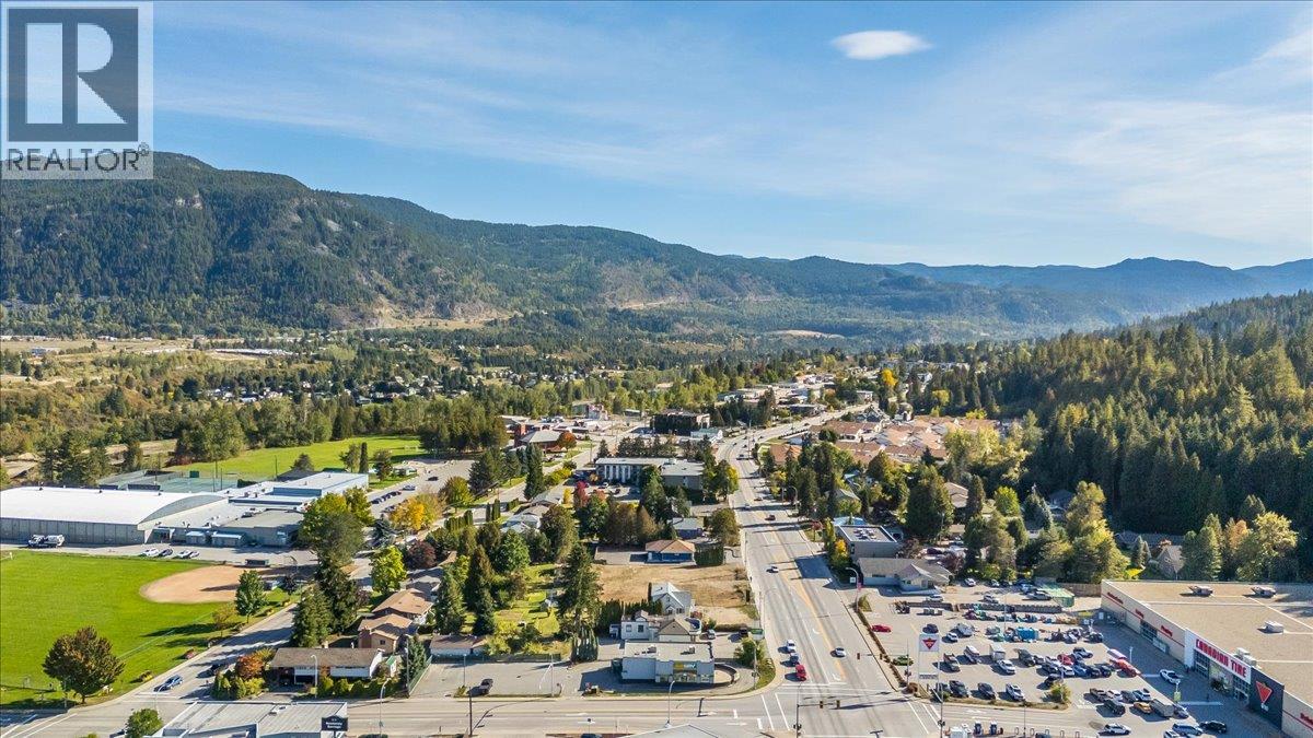  2009 Columbia Avenue, Castlegar - Image 1