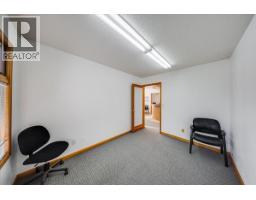 2009 Columbia Avenue, Castlegar, BC V1N2W9 Photo 12