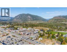 2009 Columbia Avenue, Castlegar, BC V1N2W9 Photo 43