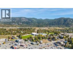 2009 Columbia Avenue, Castlegar, BC V1N2W9 Photo 45