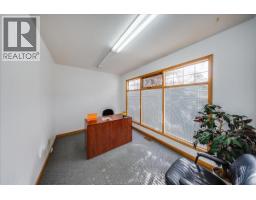 2009 Columbia Avenue, Castlegar, BC V1N2W9 Photo 8