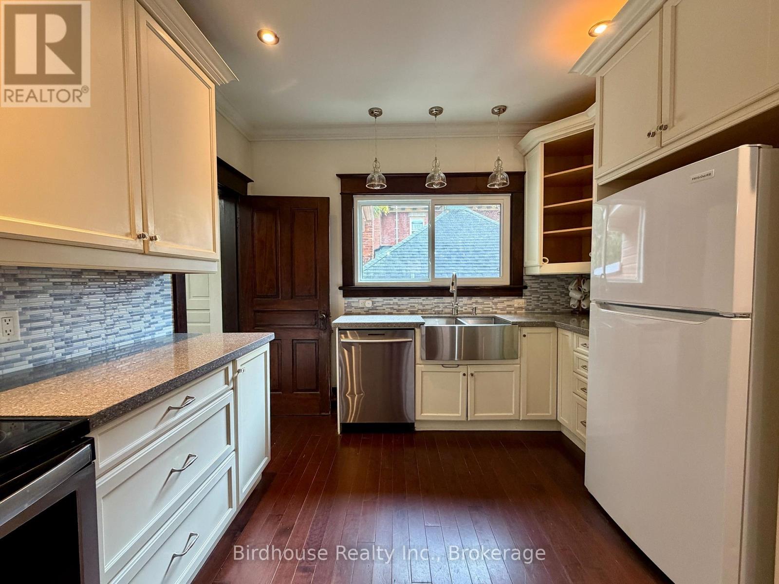 44 Cambridge Street North — photo 11