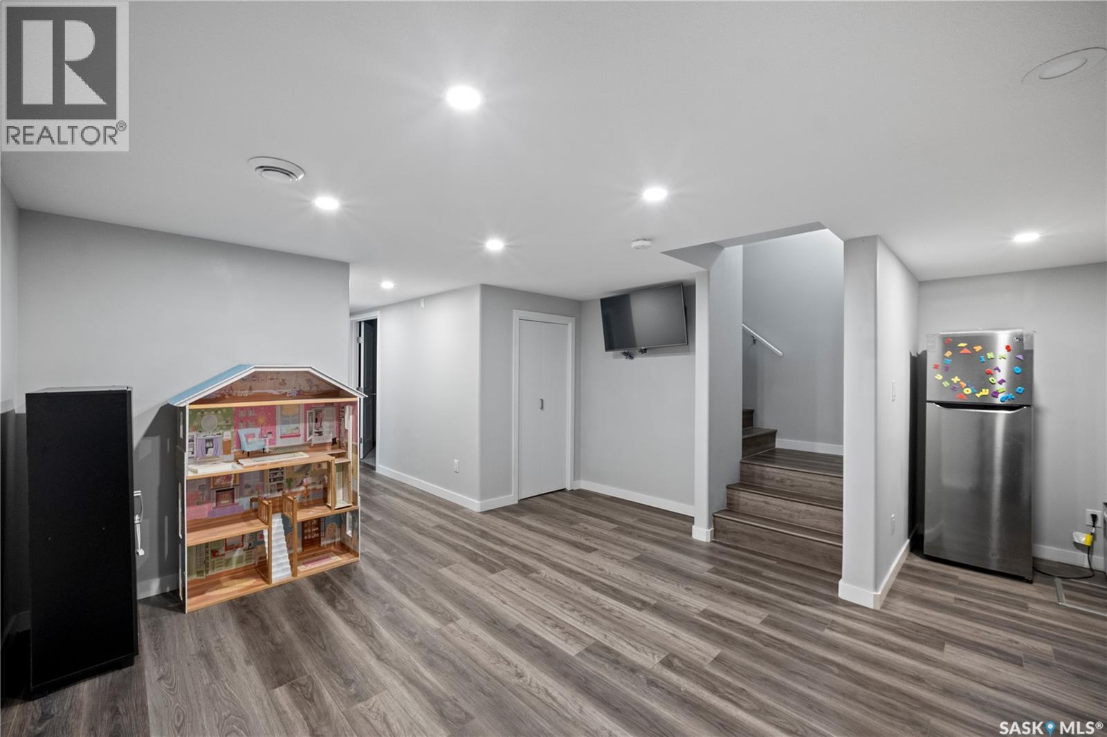 5612 Gilbert CRESCENT - 28