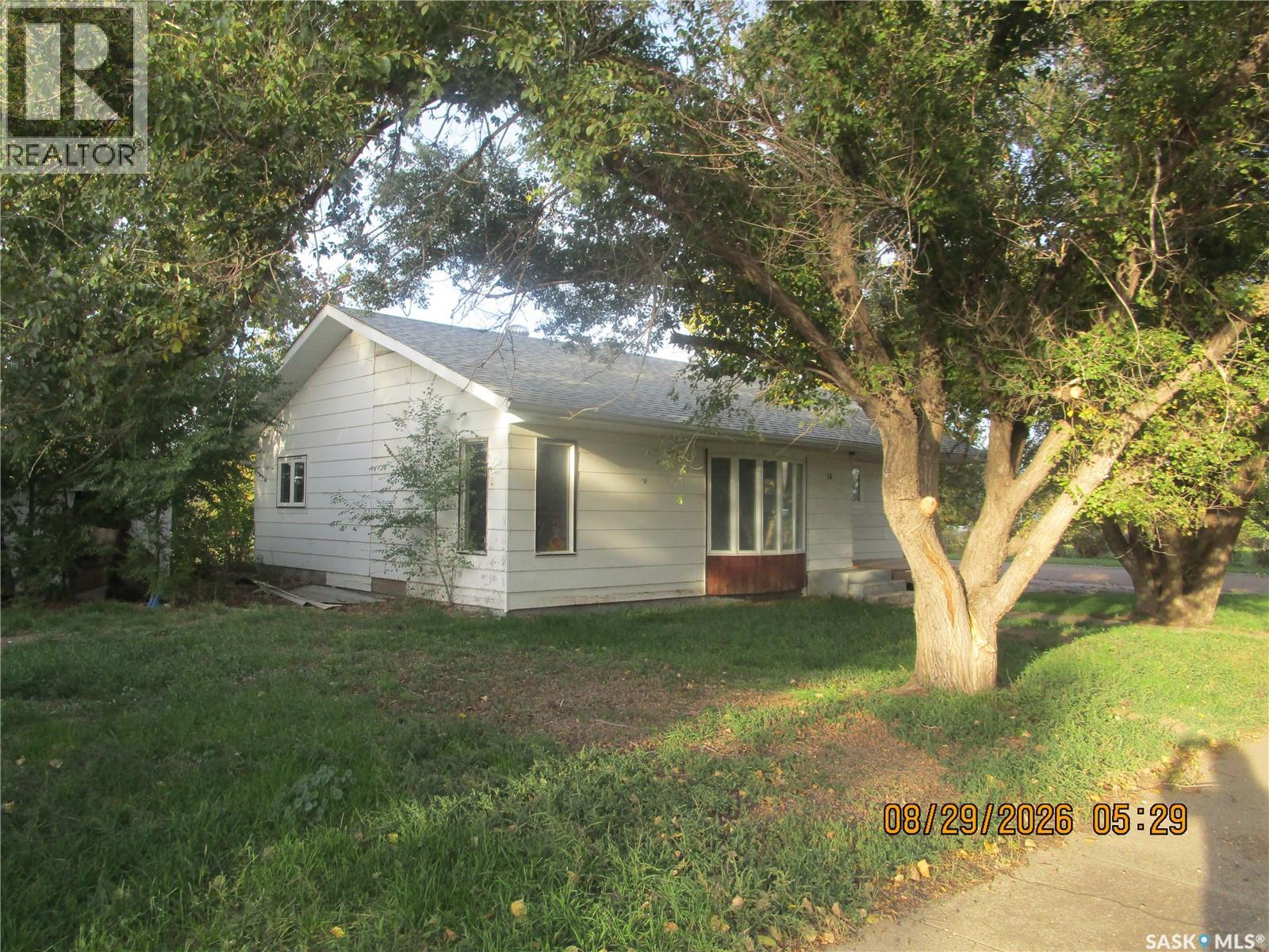 13 3RD STREET E, Willow Bunch