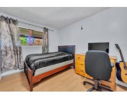 14846 Holly Park Lane, Surrey, BC V3R6Y2 Photo 11