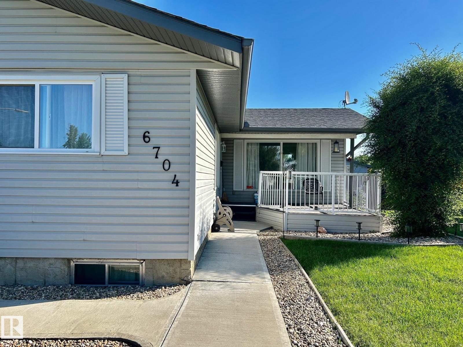 6704 152A Avenue NW, photo 2