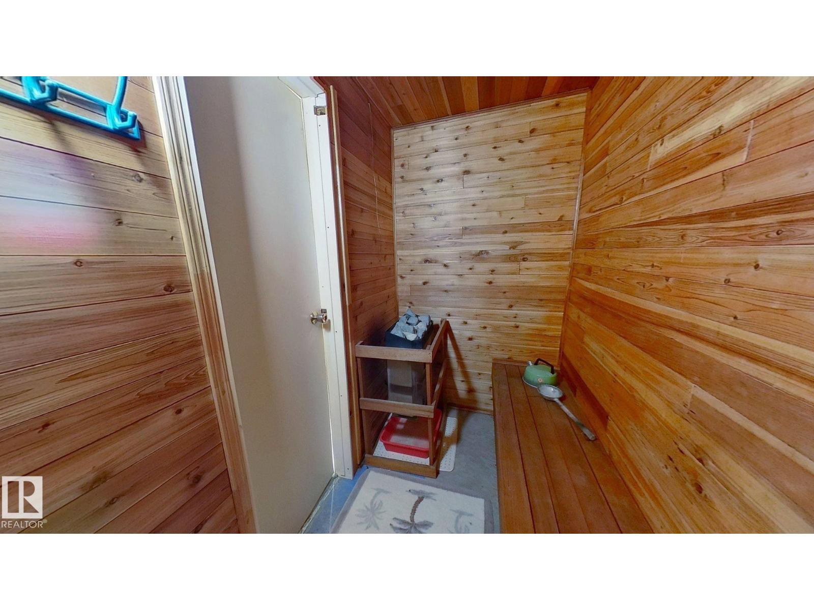 6704 152A Avenue NW, photo 24