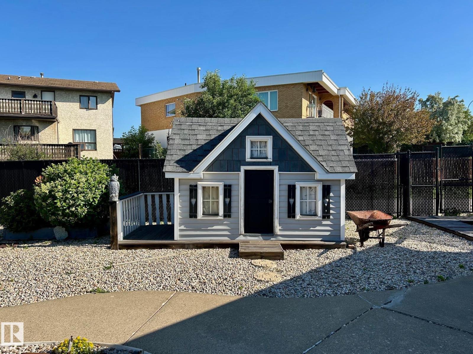 6704 152A Avenue NW, photo 28