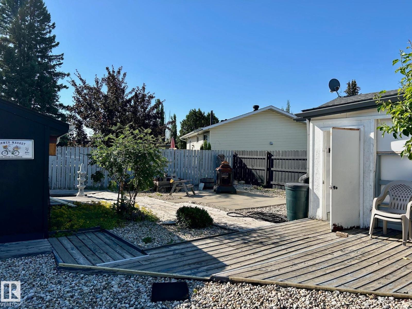 6704 152A Avenue NW, photo 29