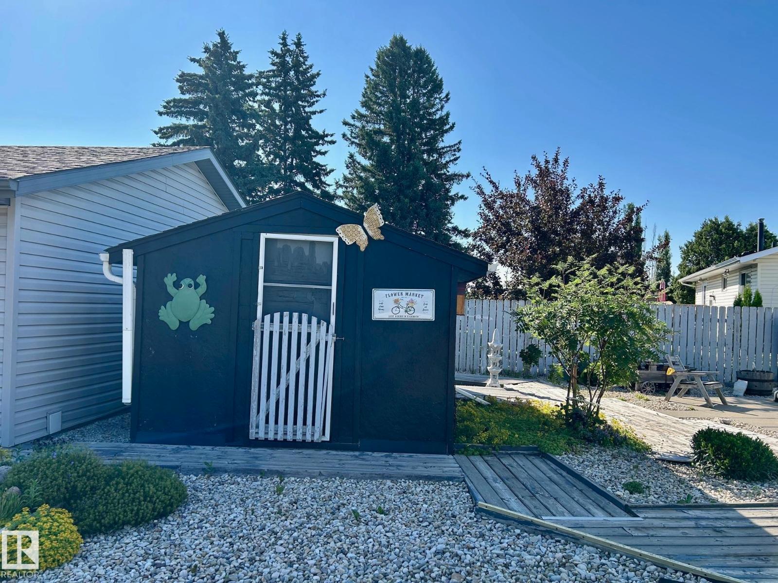 6704 152A Avenue NW, photo 30