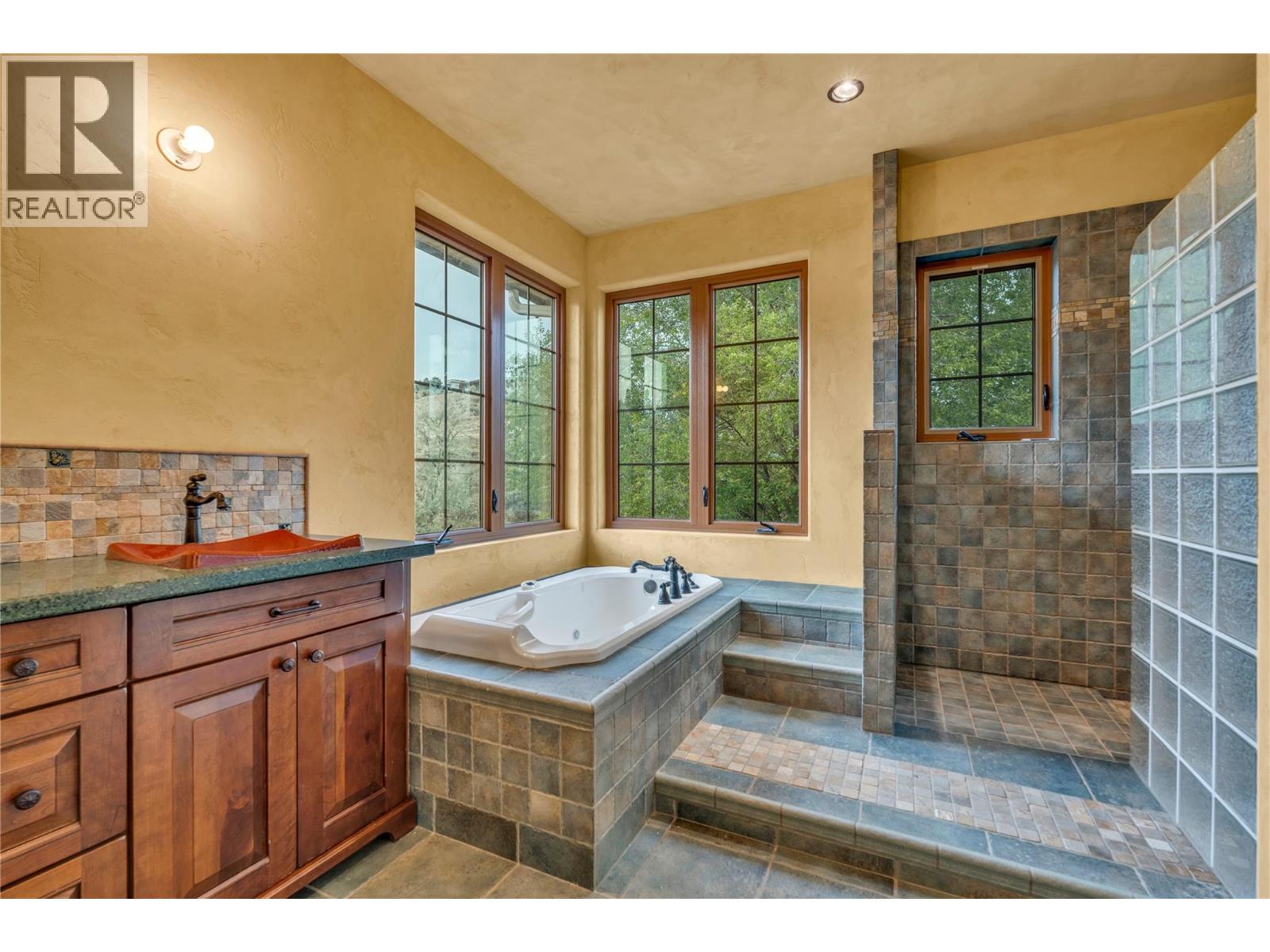 18005 Whitfield Road, Summerland