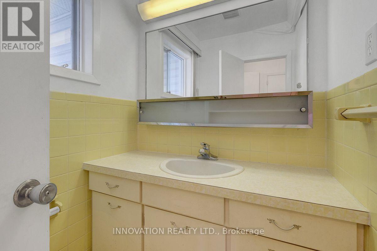 456 Gladstone Street — photo 16
