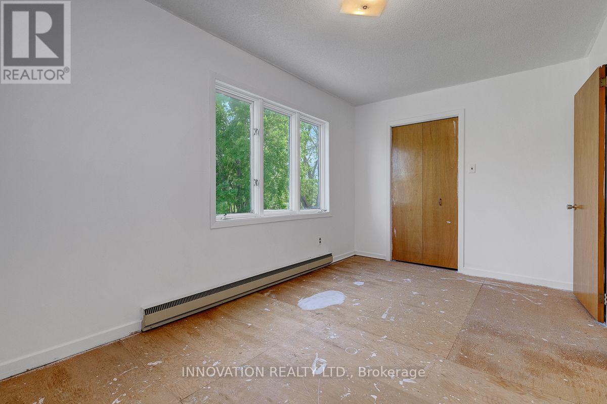 456 Gladstone Street — photo 32