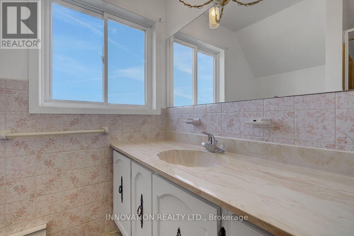 456 Gladstone Street — photo 33