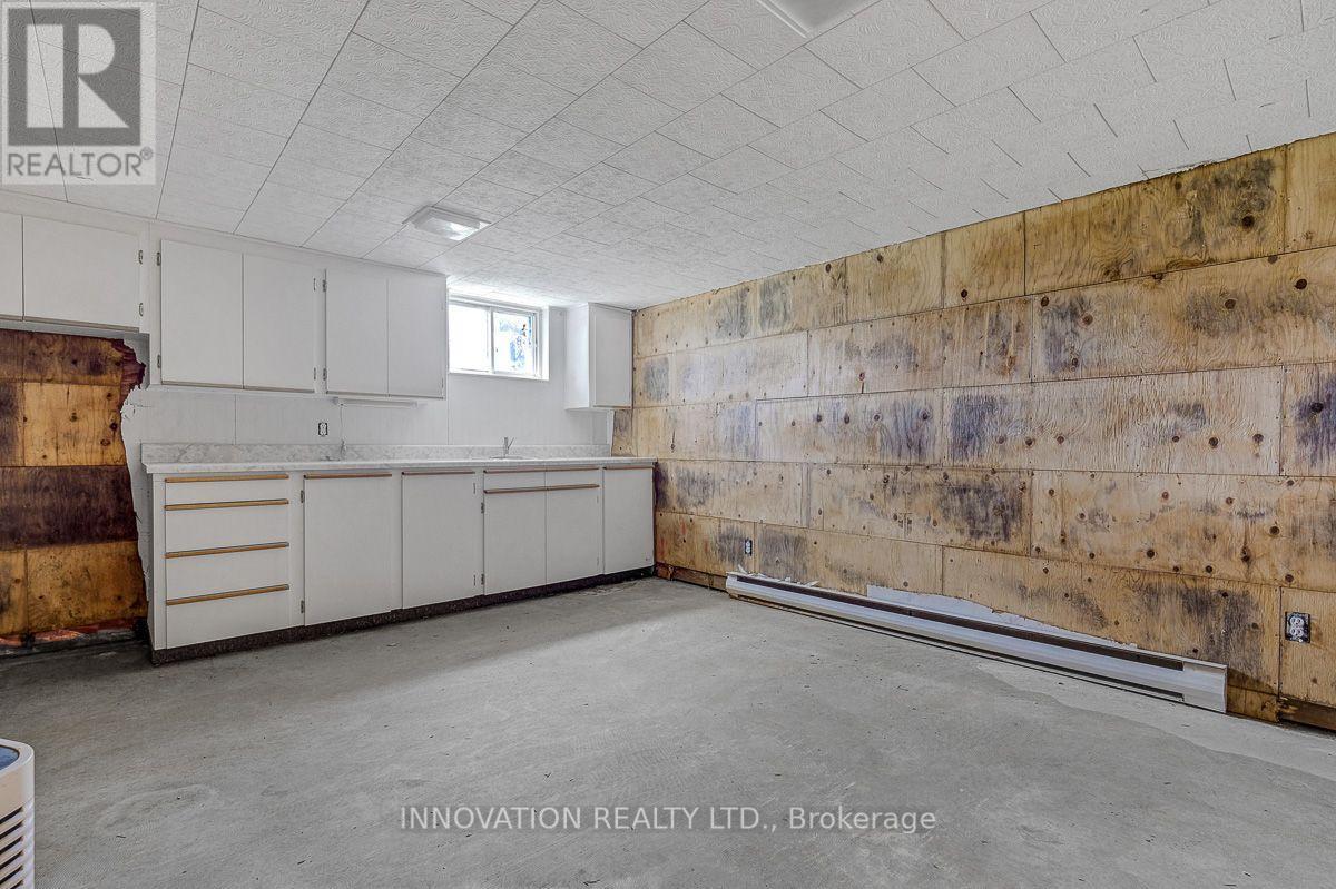 456 Gladstone Street — photo 36