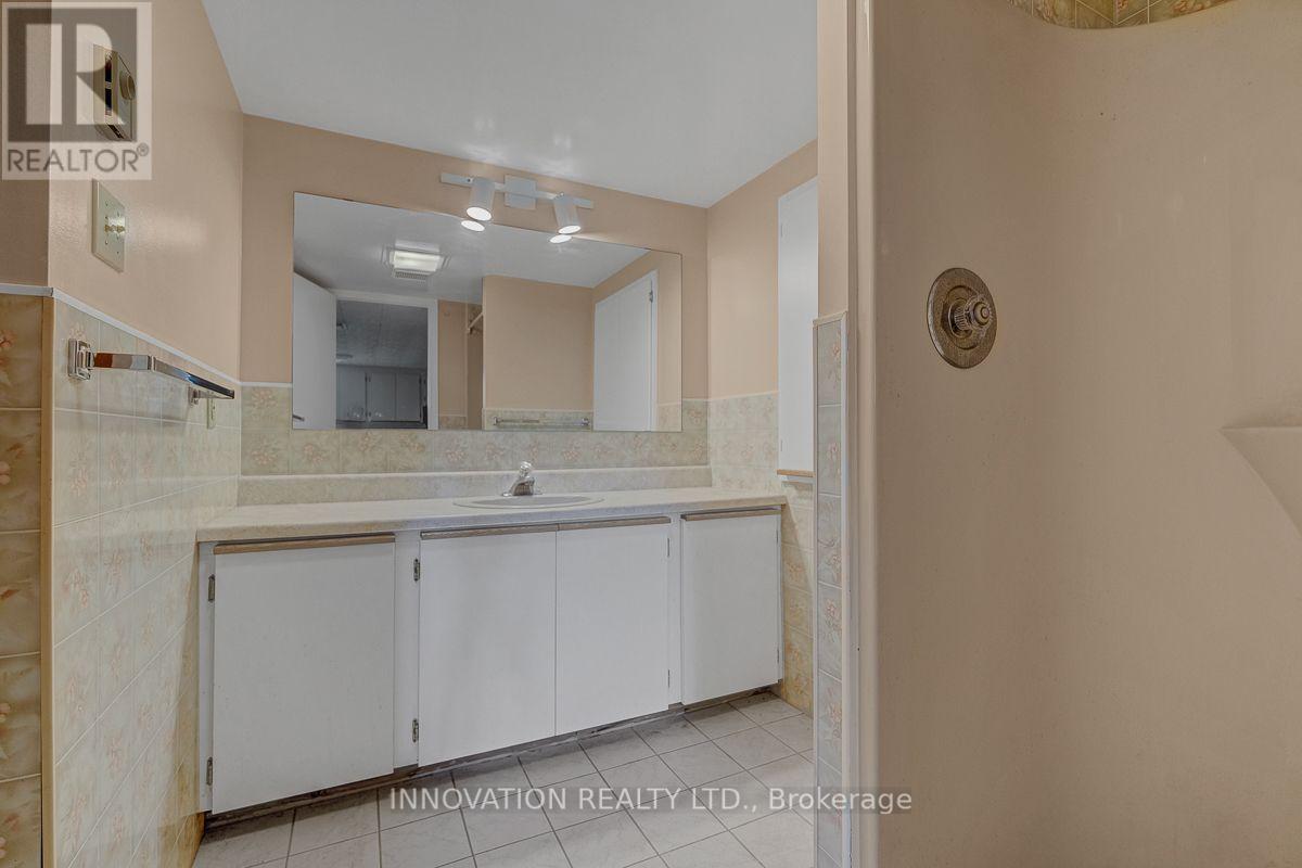 456 Gladstone Street — photo 37