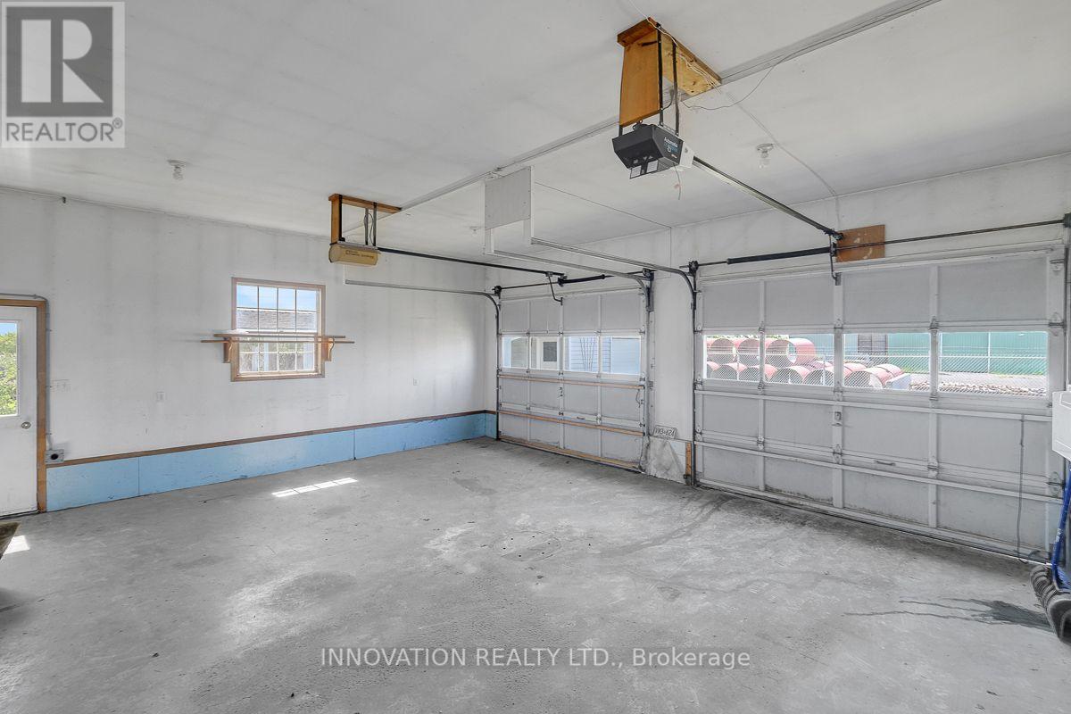 456 Gladstone Street — photo 39