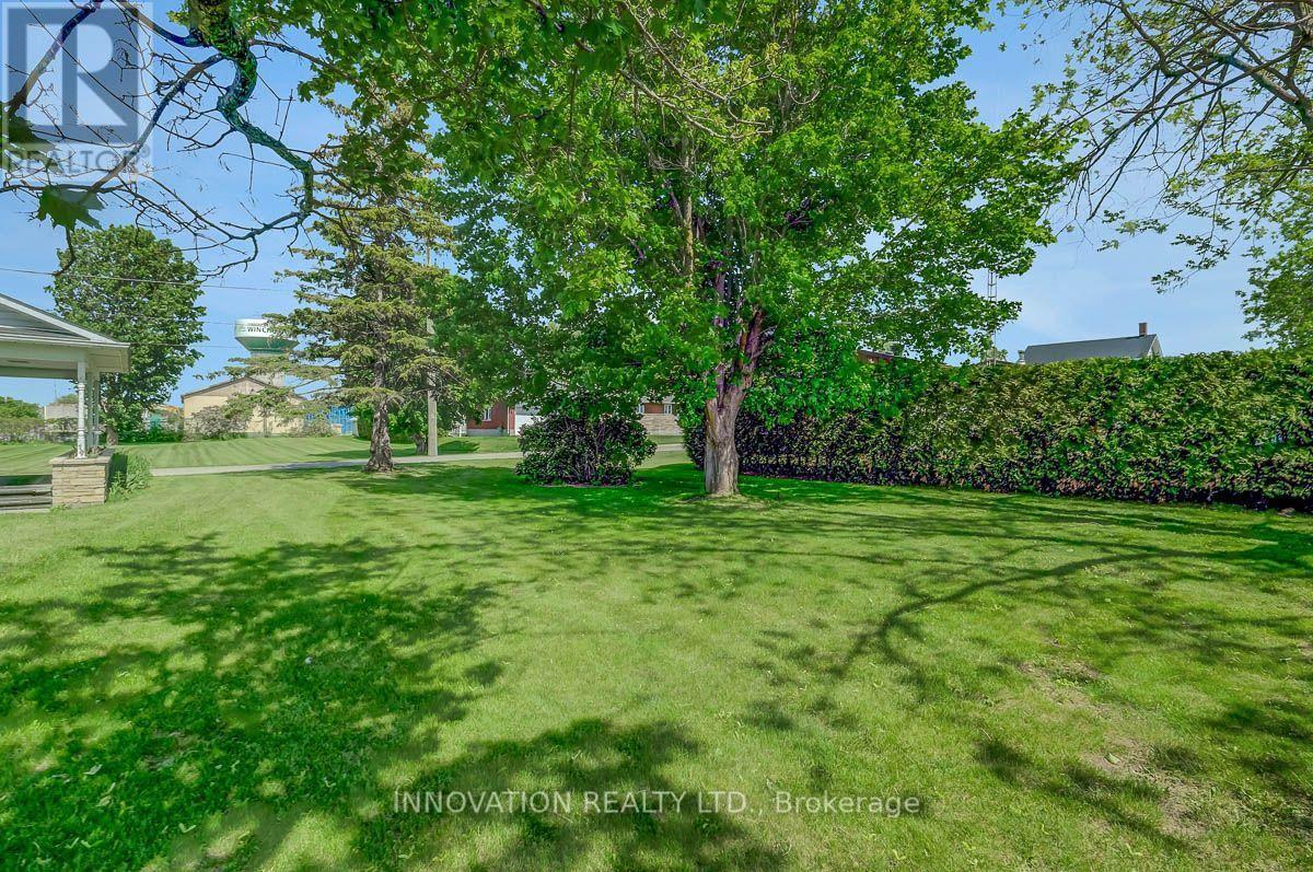 456 Gladstone Street — photo 44