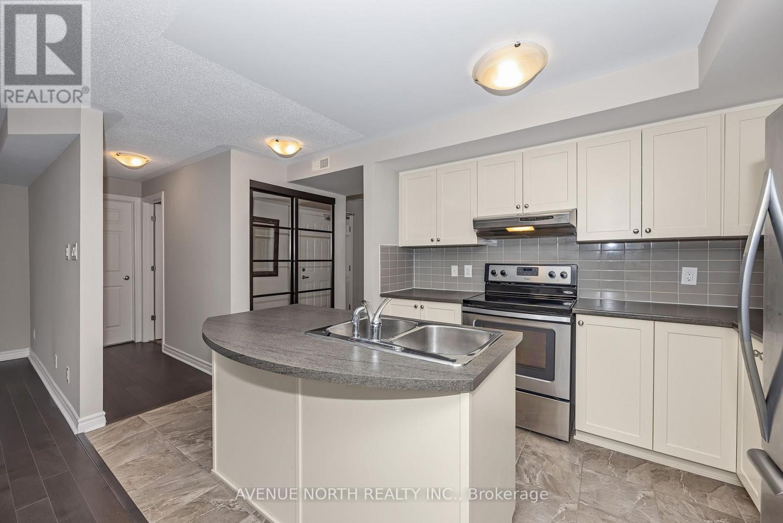 135 Bluestone Private — photo 20