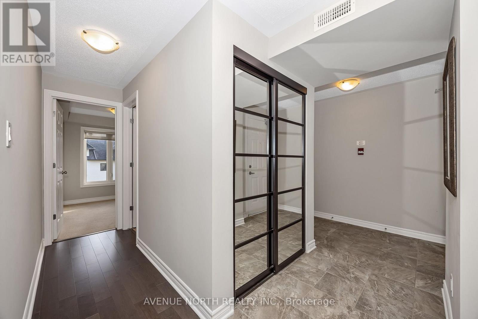 135 Bluestone Private — photo 22