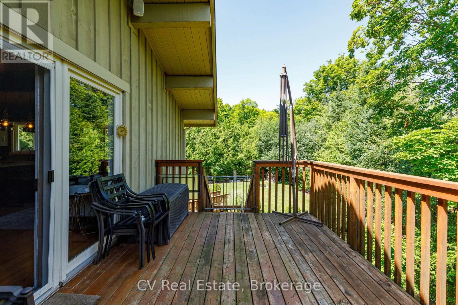 156 CHAMONIX CRESCENT - 44
